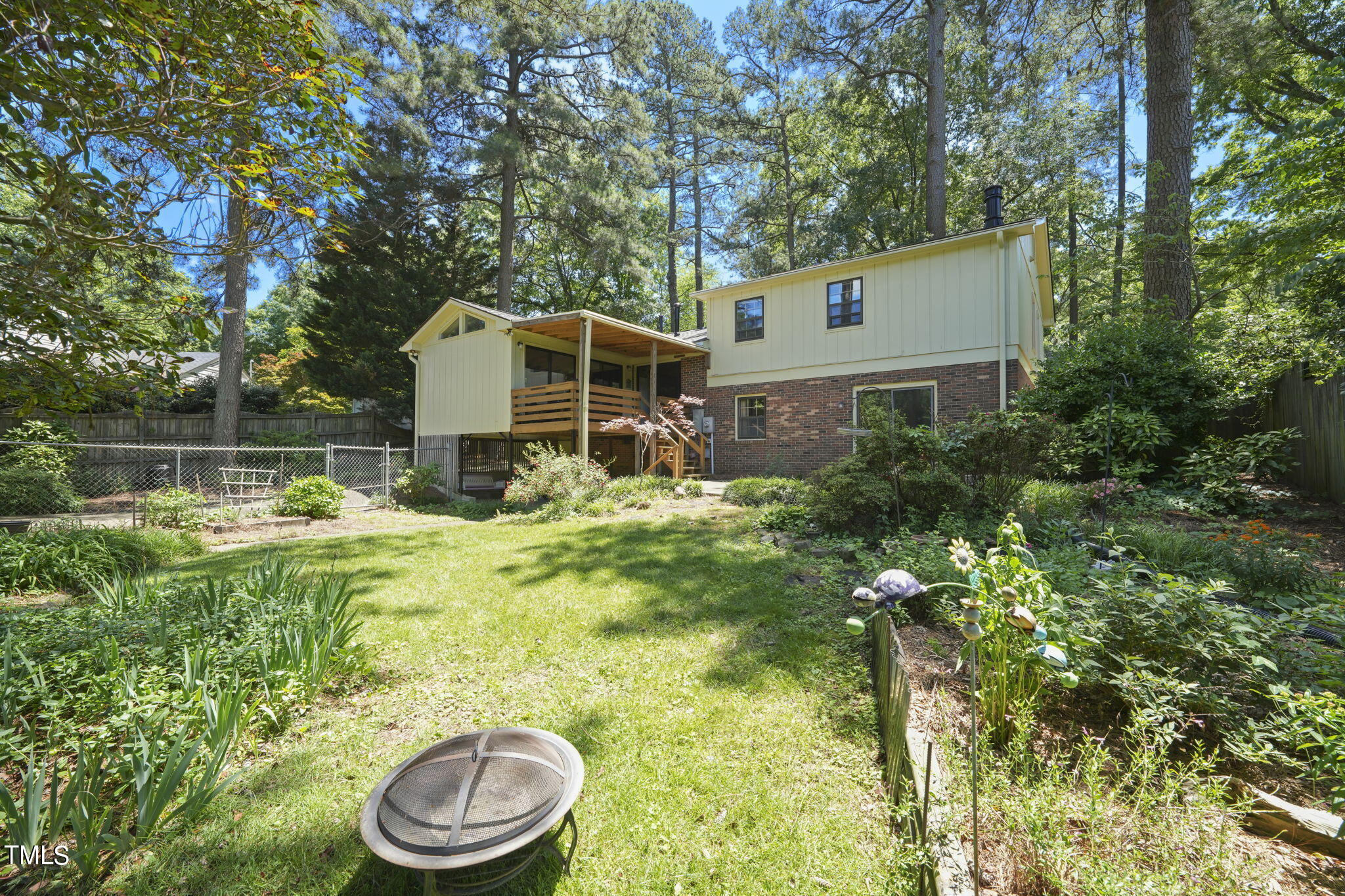 2500 W Woodrow Street