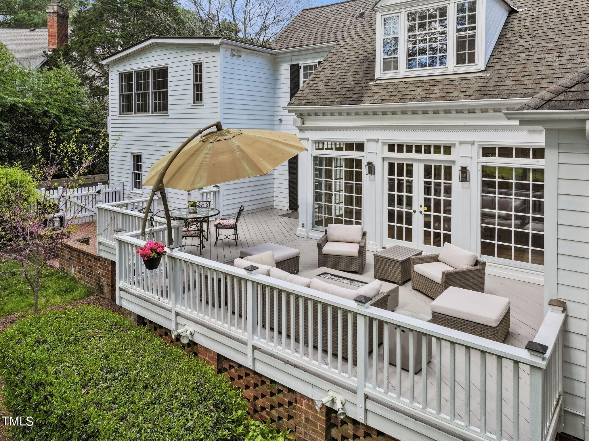 4 Surrey Lane