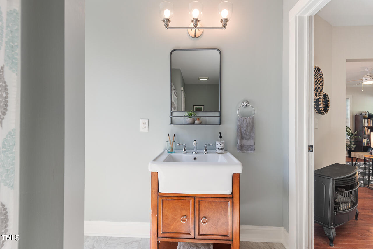 401 W Club Boulevard