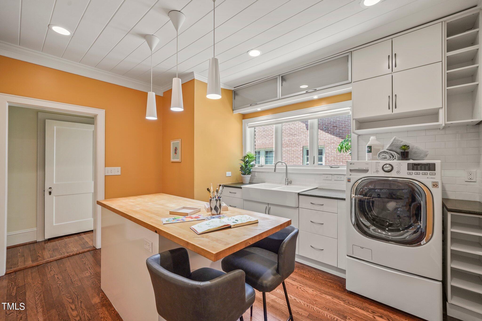 208 W Trinity Avenue