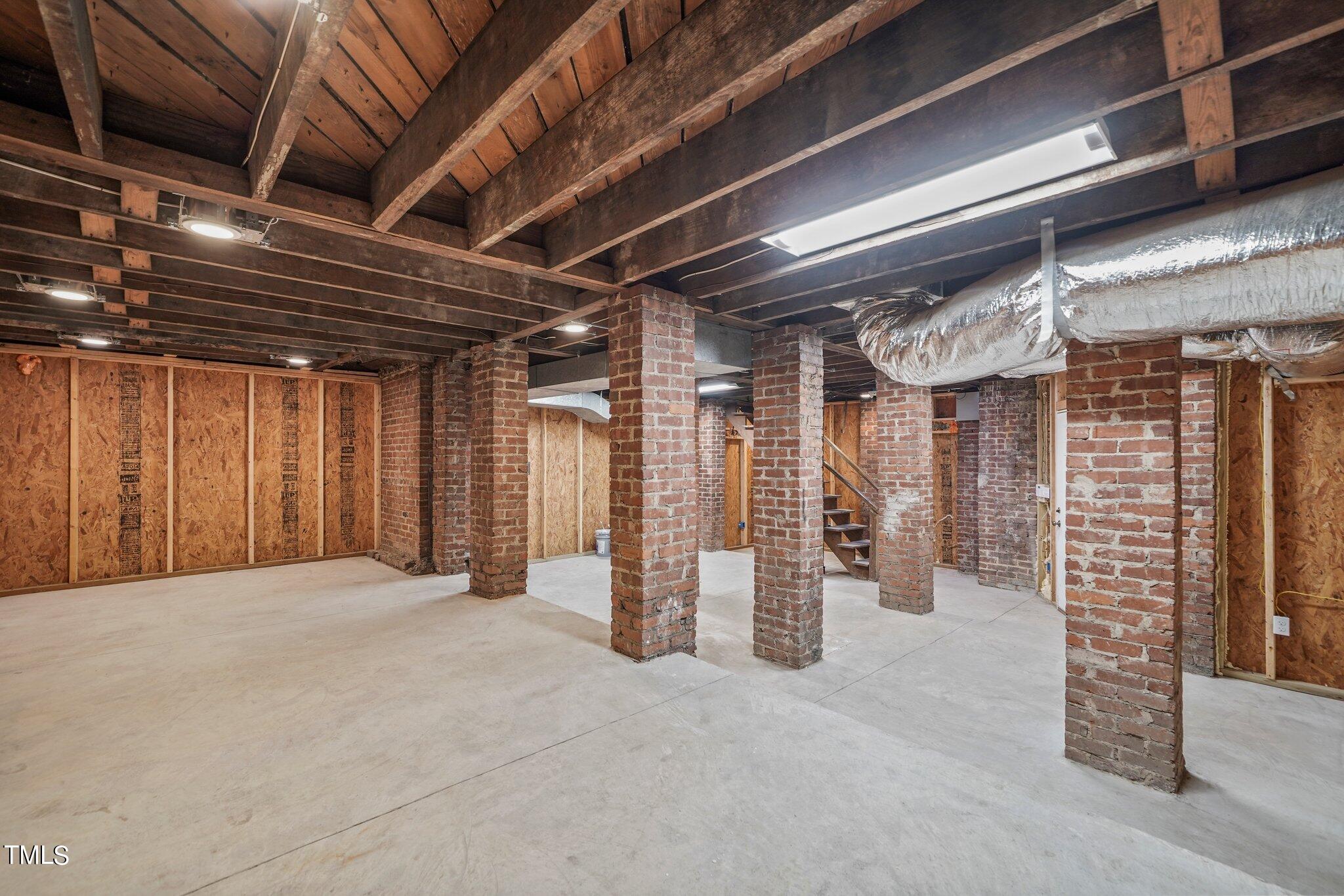 208 W Trinity Avenue