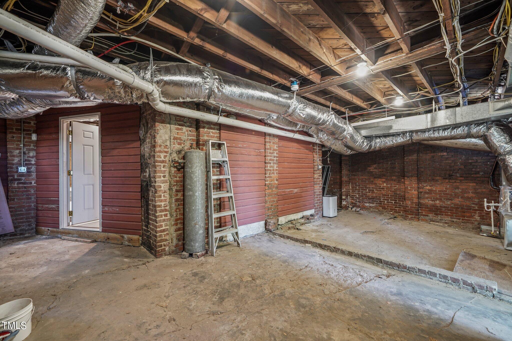 208 W Trinity Avenue