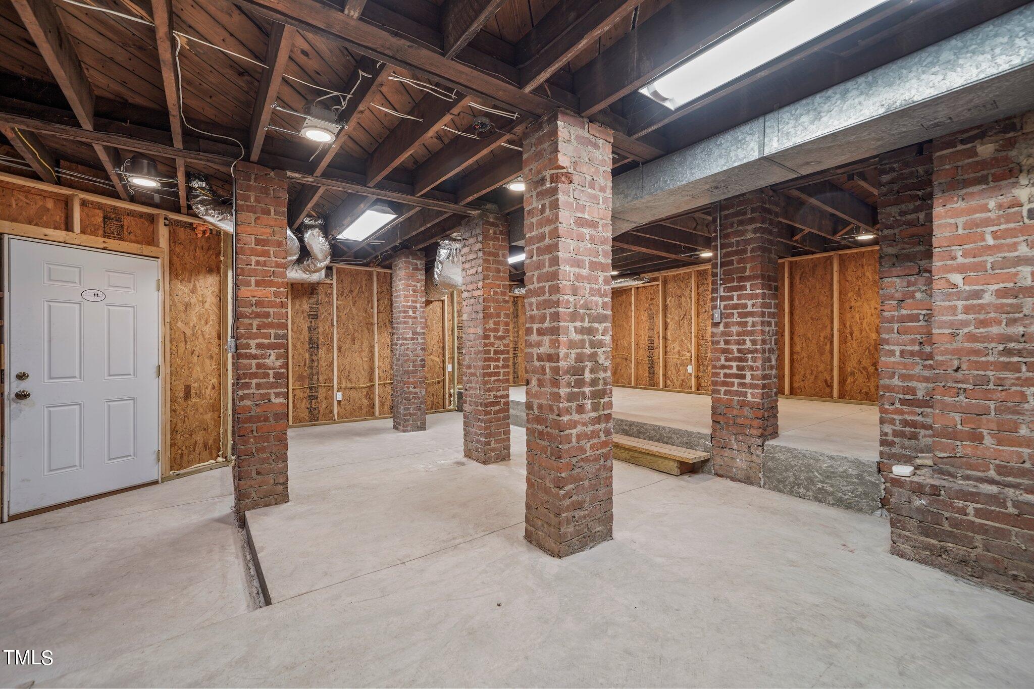208 W Trinity Avenue