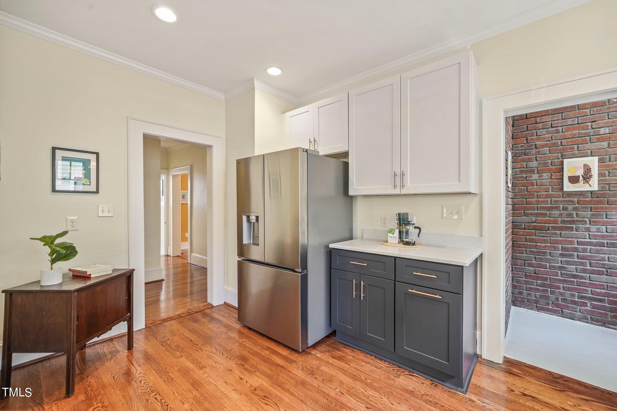 208 W Trinity Avenue