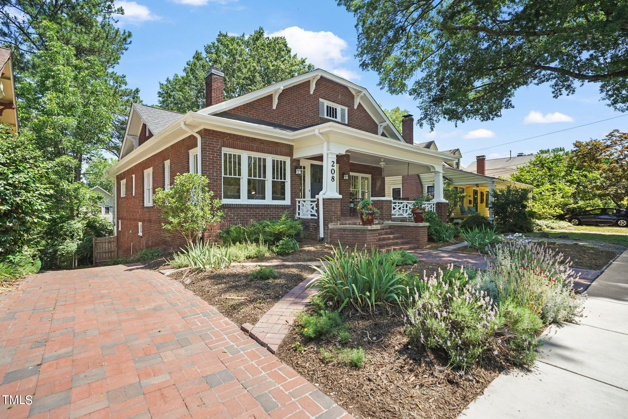 208 W Trinity Avenue