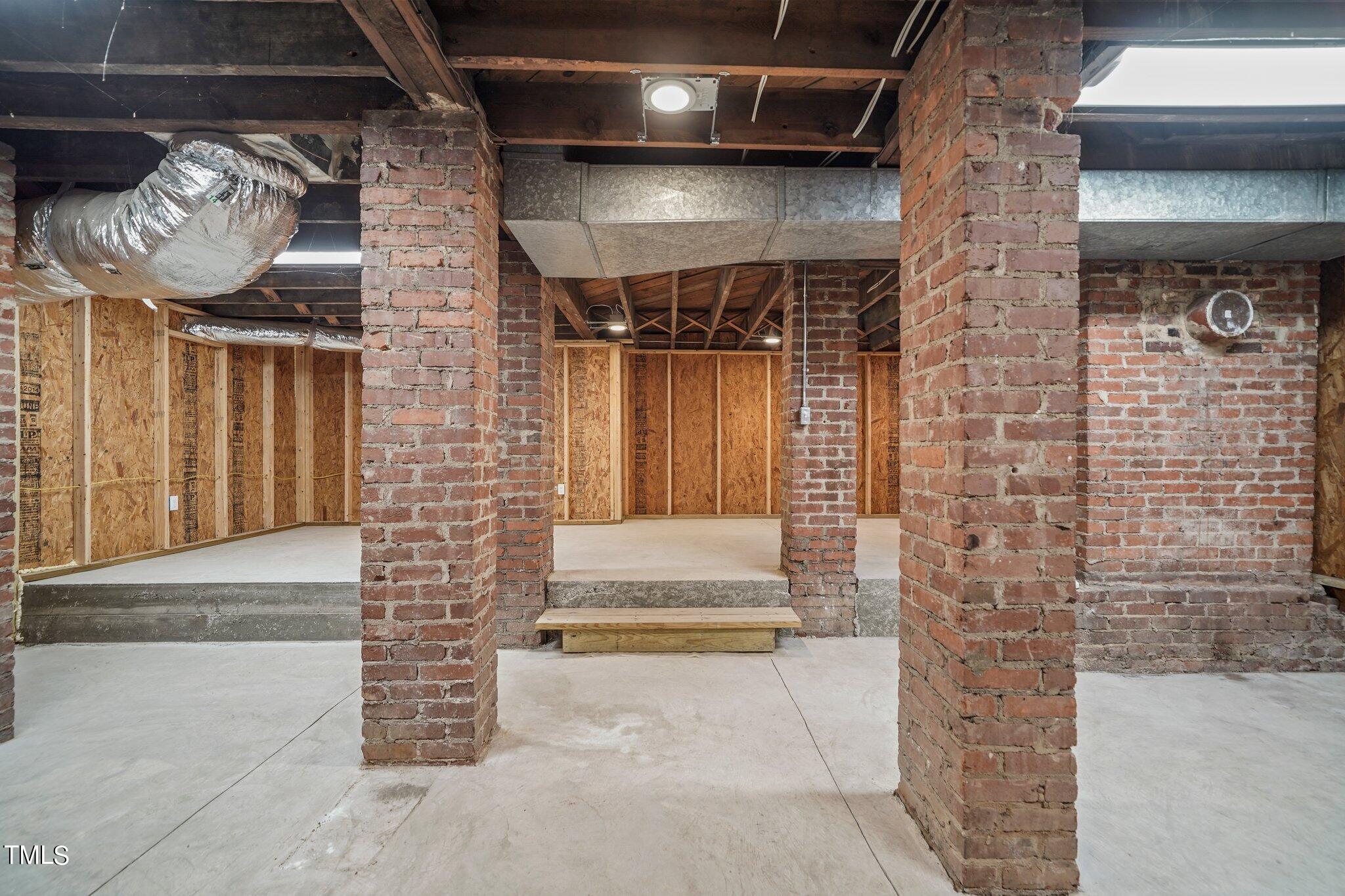 208 W Trinity Avenue