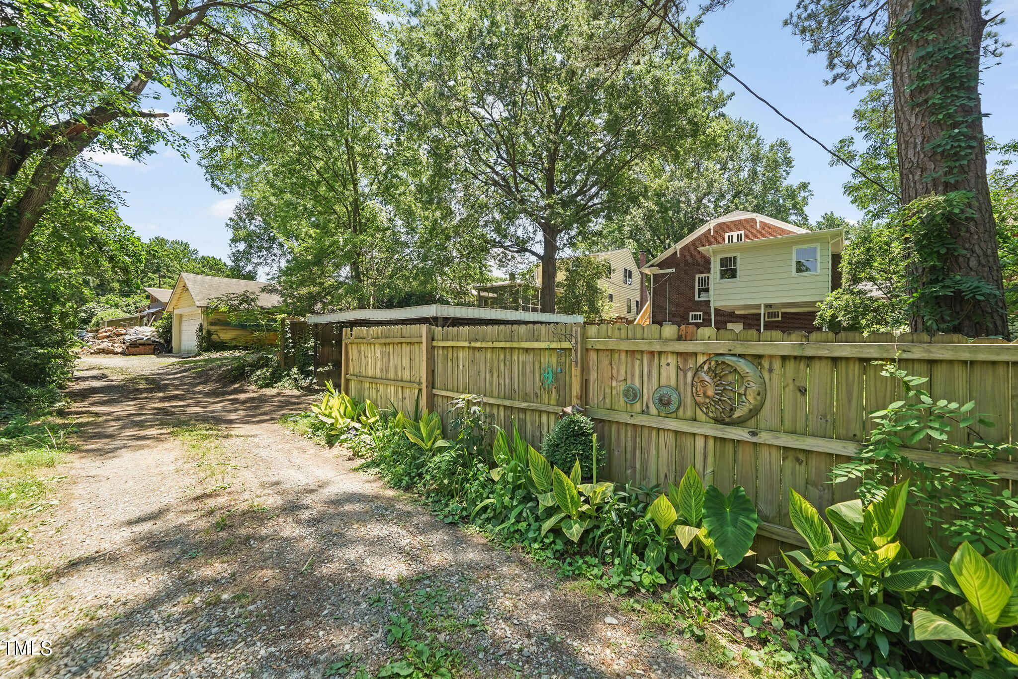 208 W Trinity Avenue