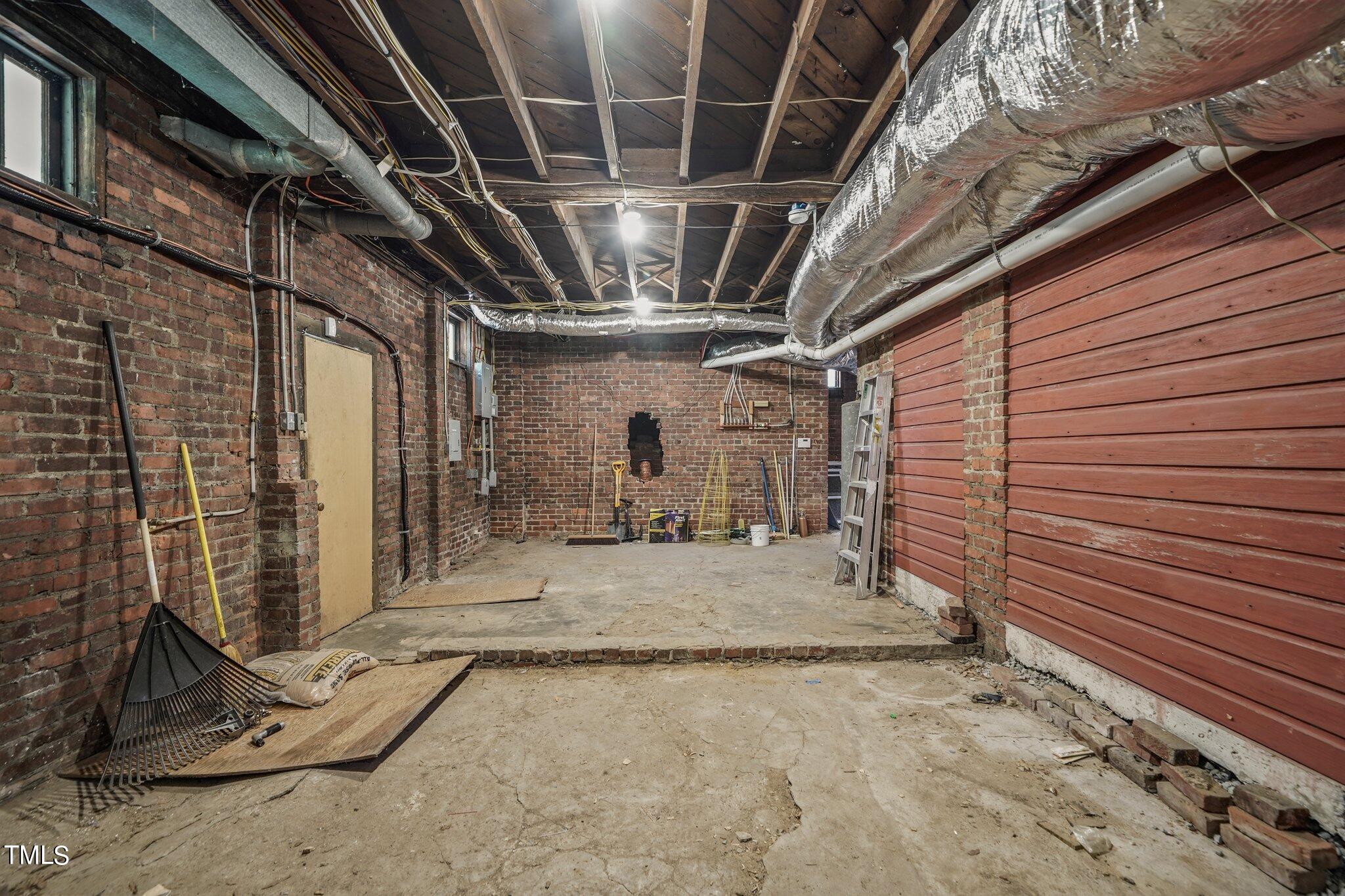 208 W Trinity Avenue