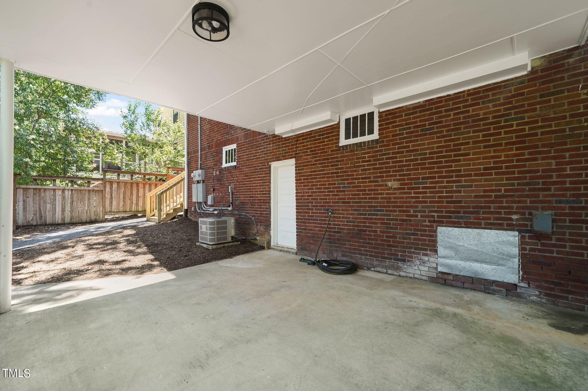 208 W Trinity Avenue