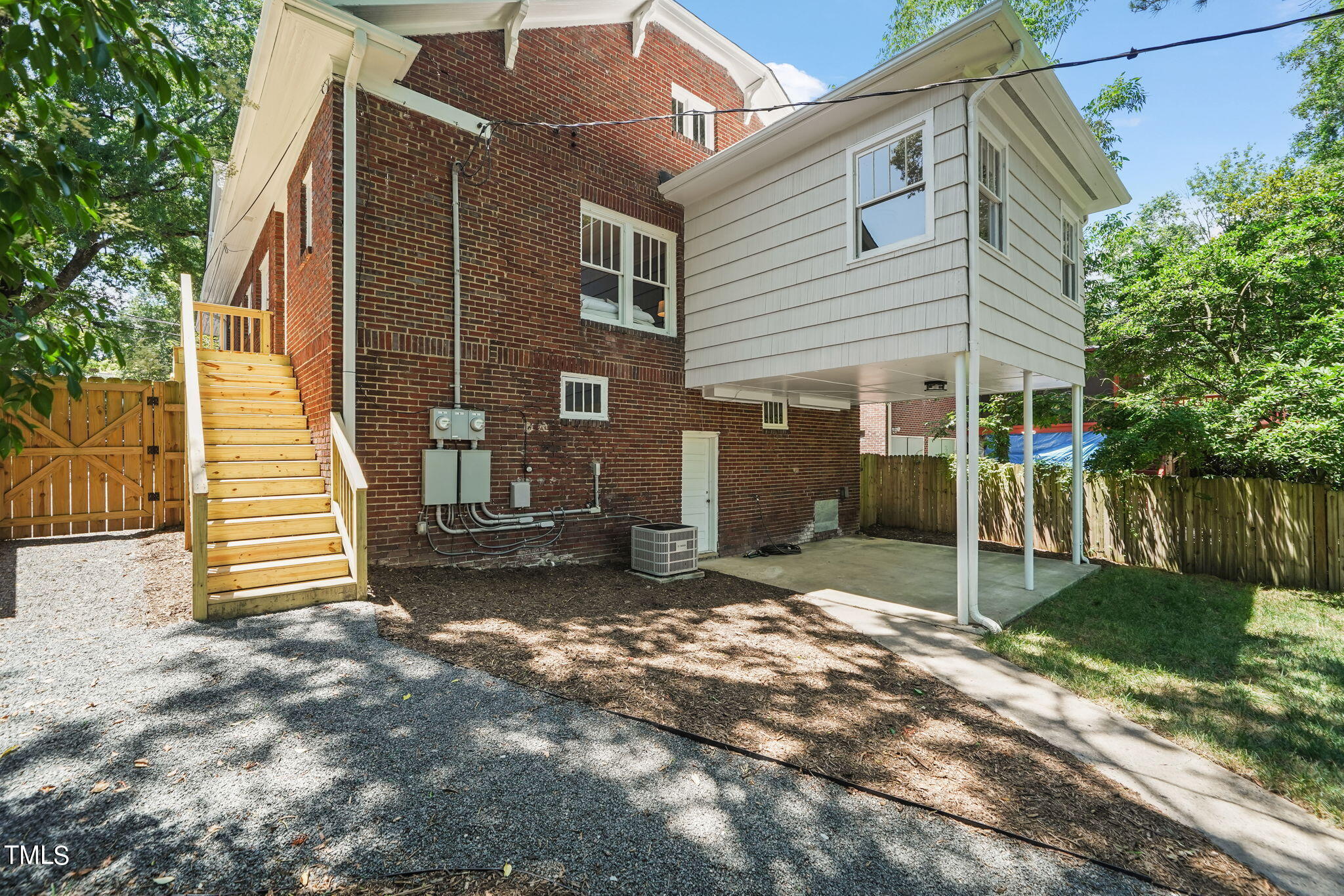 208 W Trinity Avenue