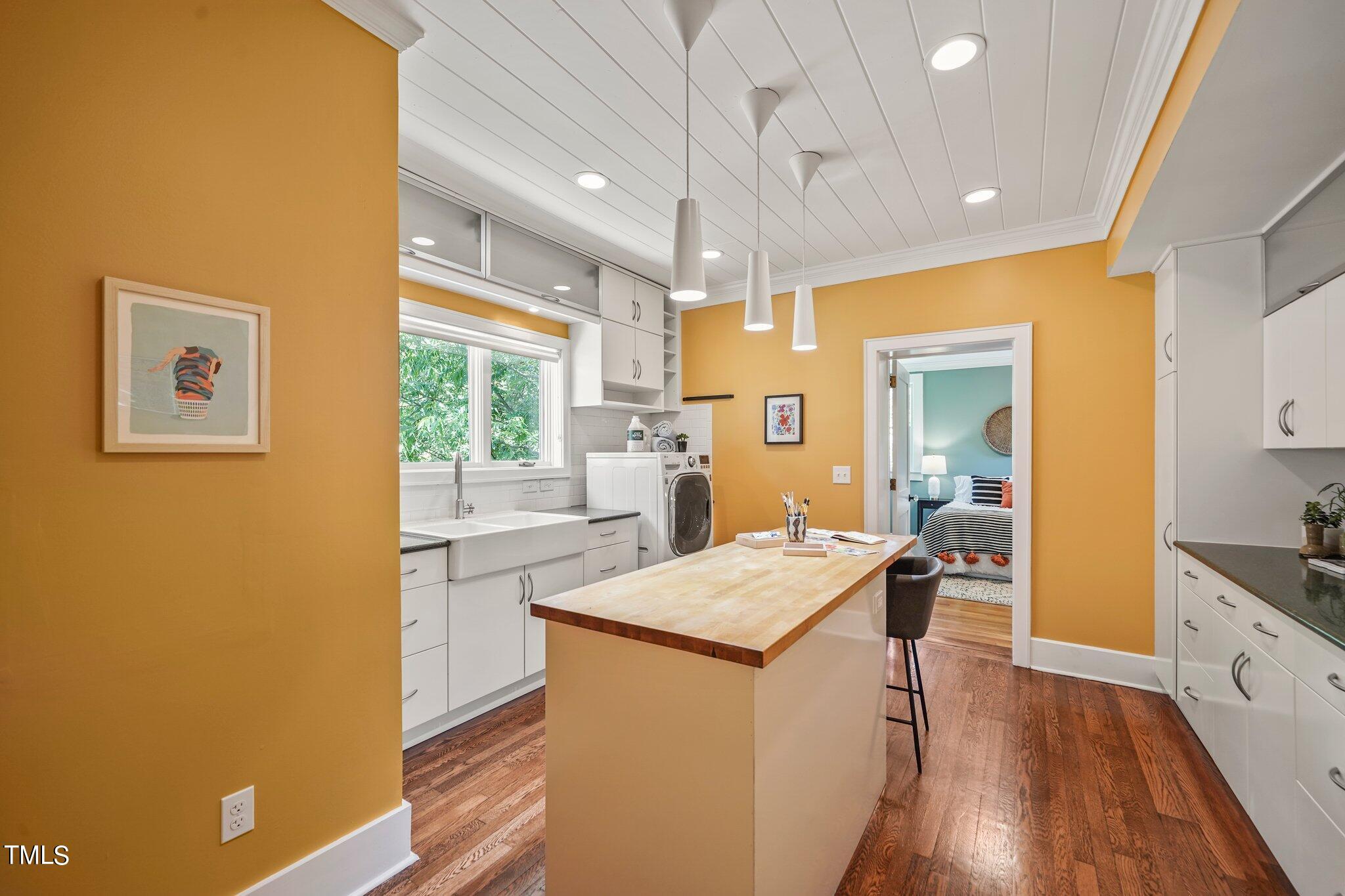 208 W Trinity Avenue