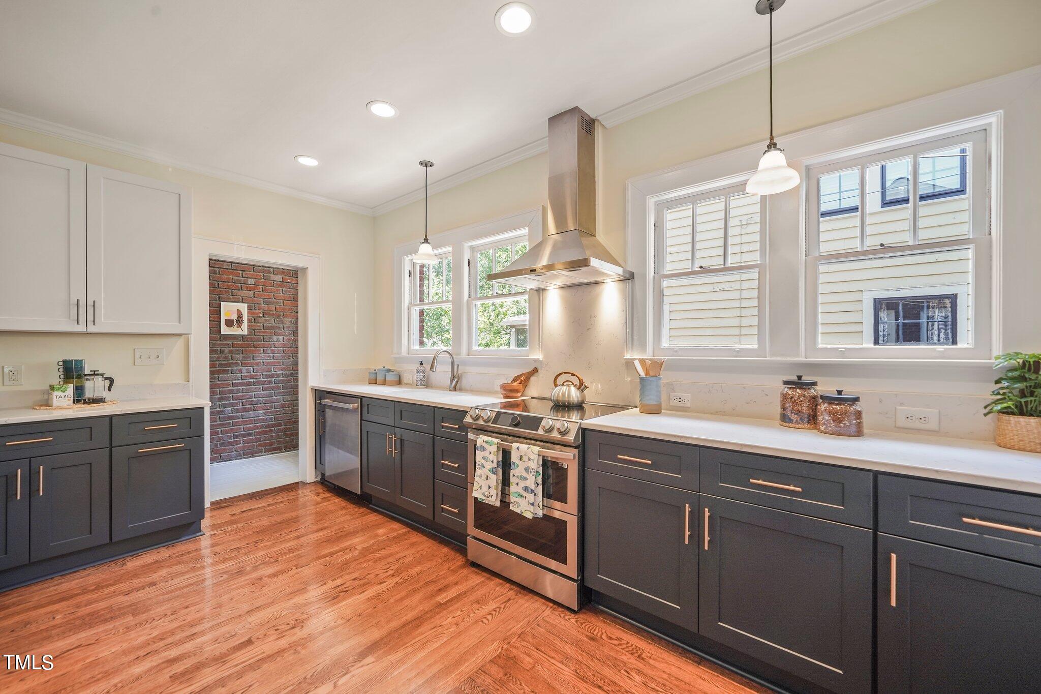 208 W Trinity Avenue