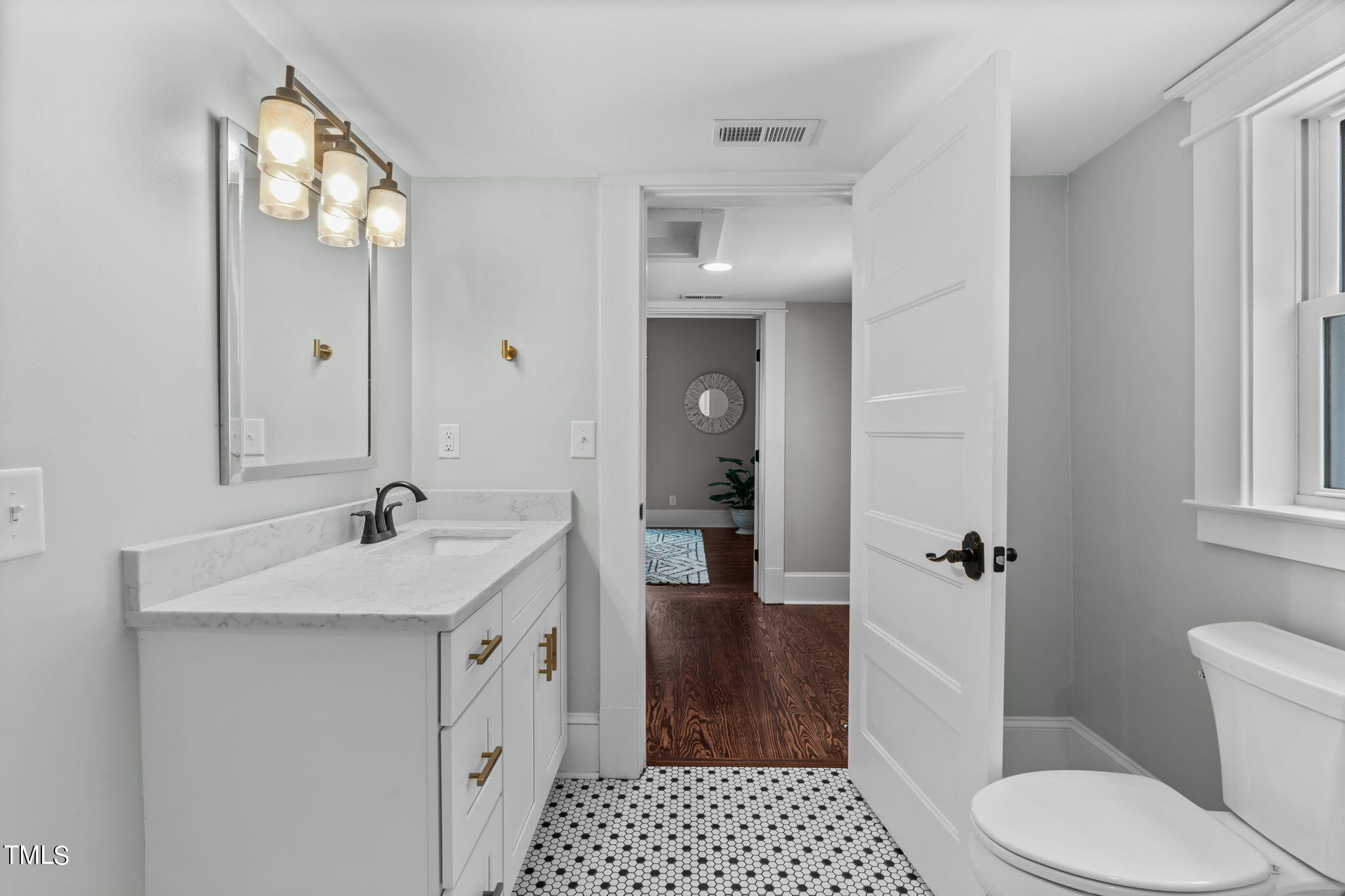 411 E Trinity Avenue