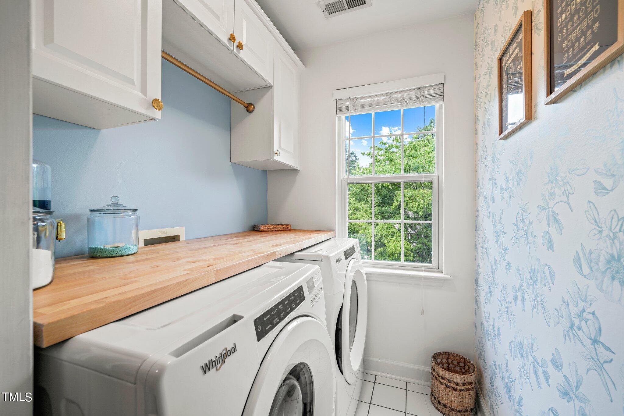 211 S English Hill Lane