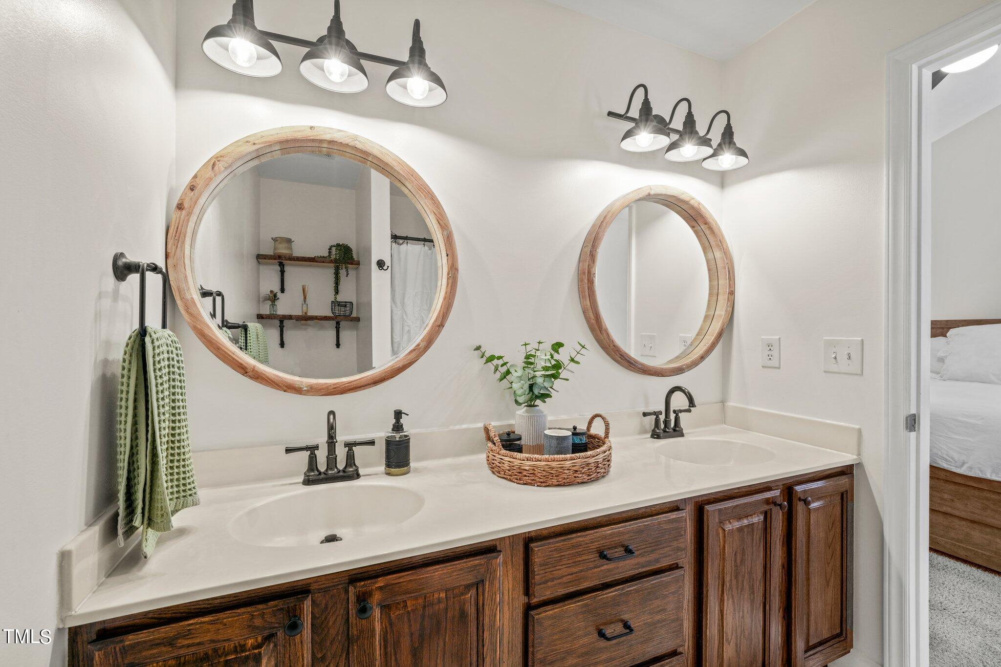 211 S English Hill Lane