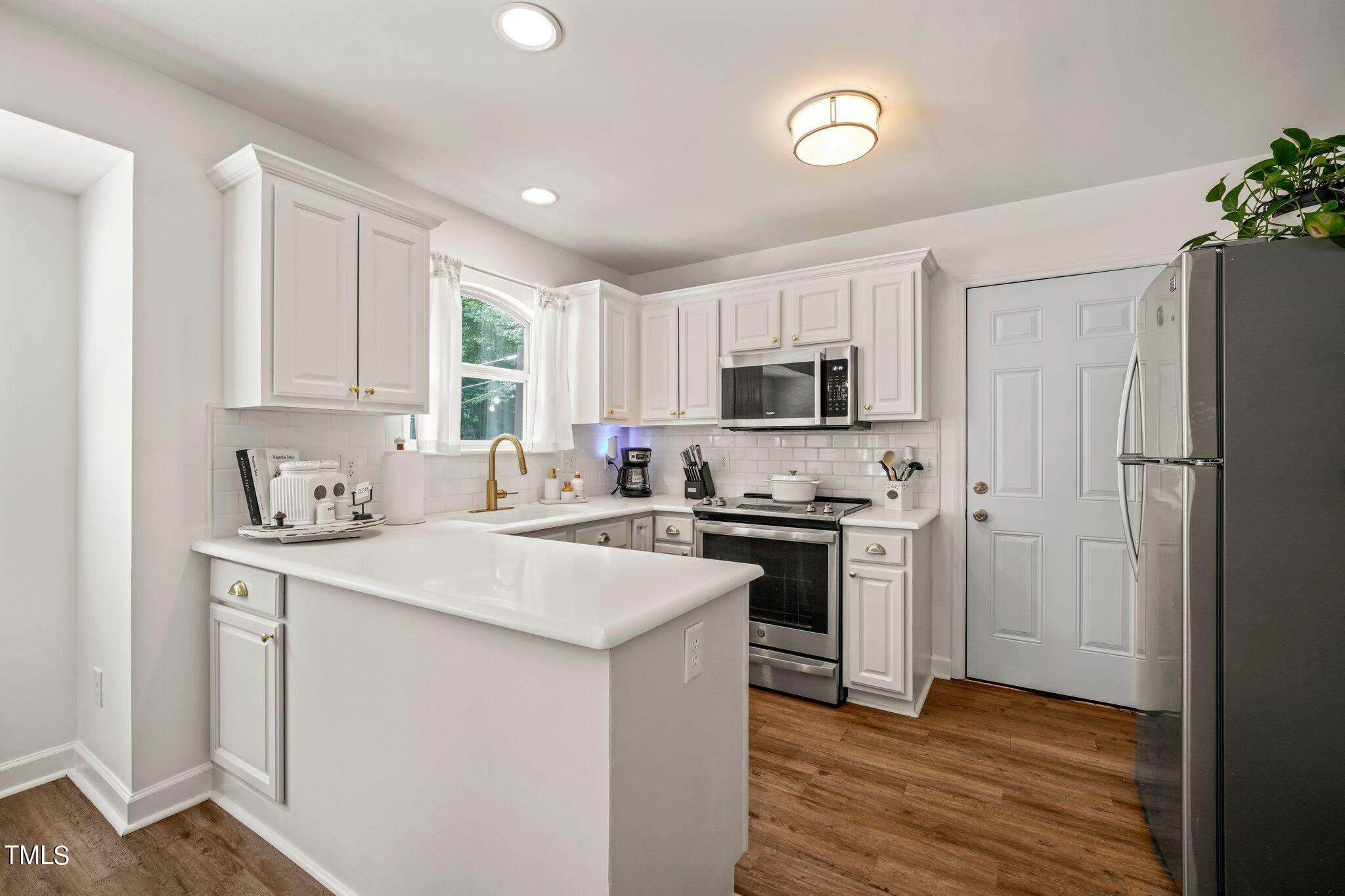 211 S English Hill Lane