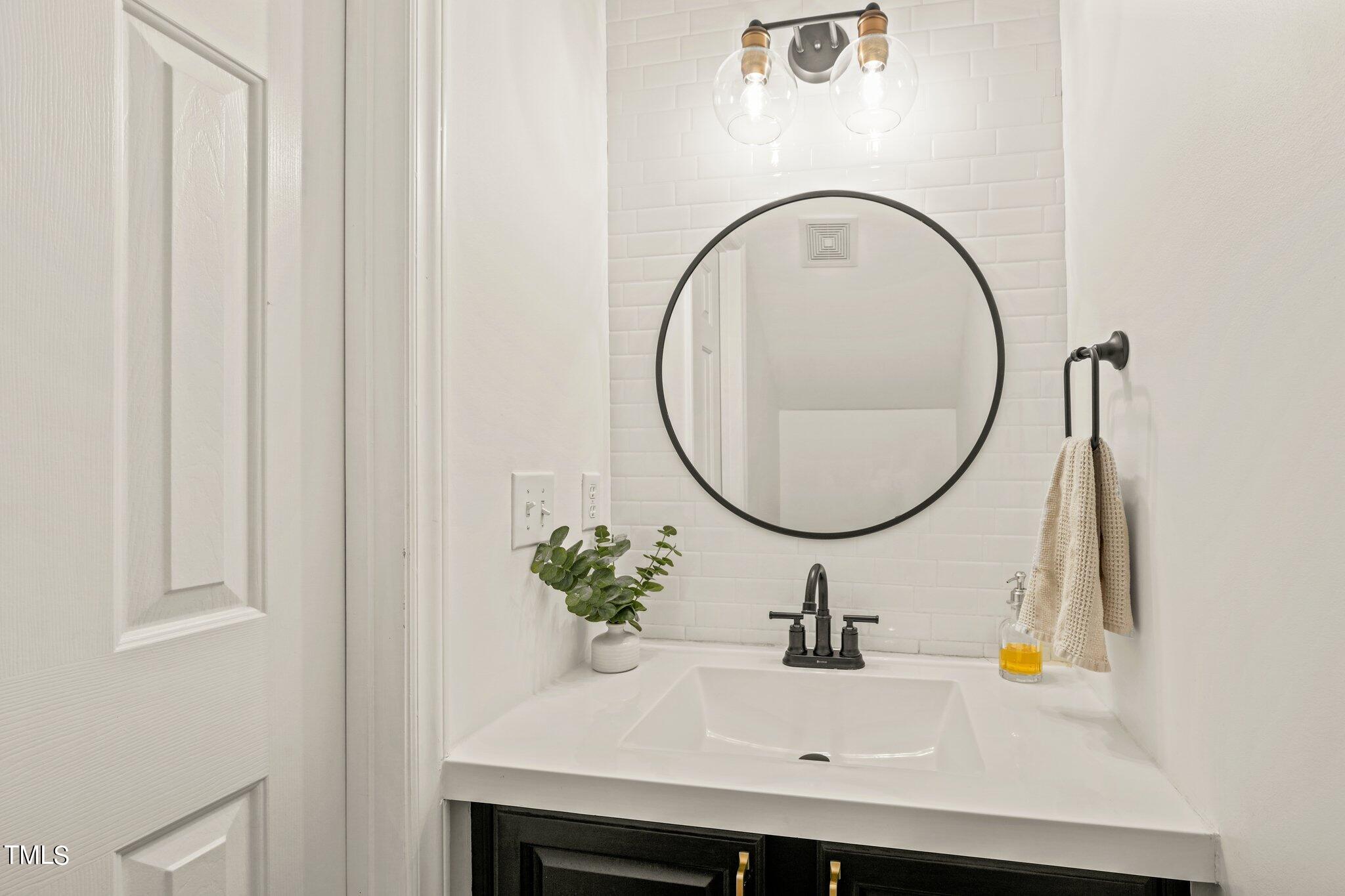 211 S English Hill Lane