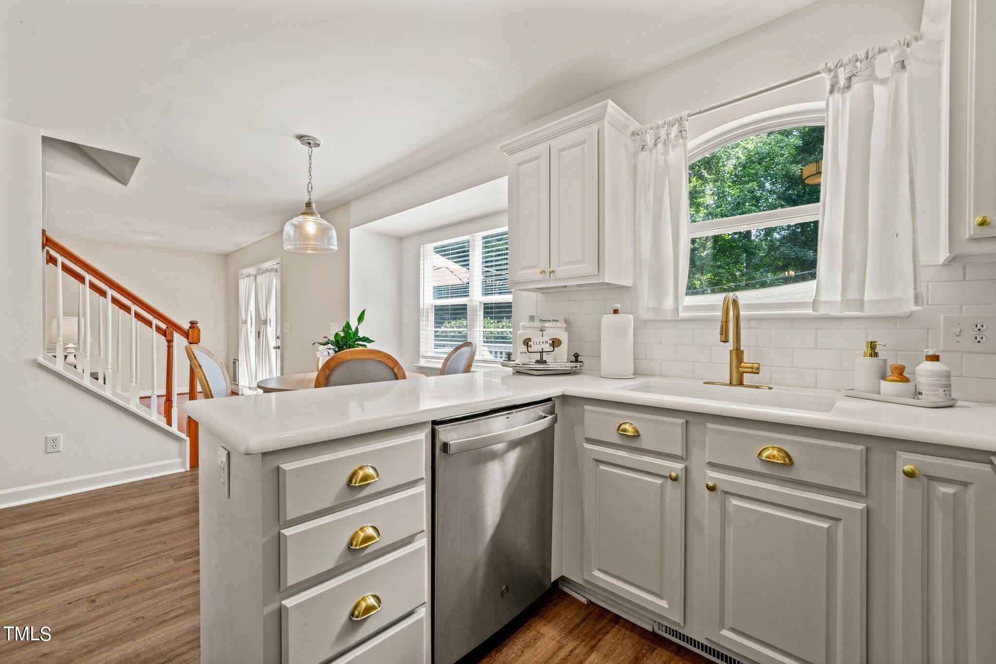 211 S English Hill Lane