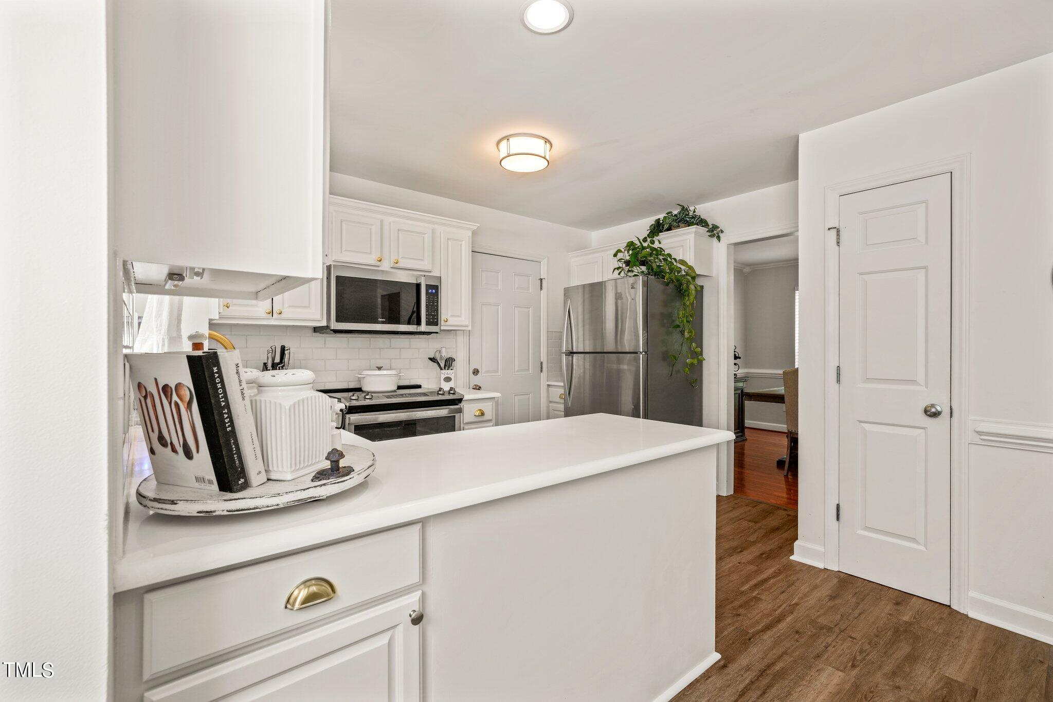 211 S English Hill Lane