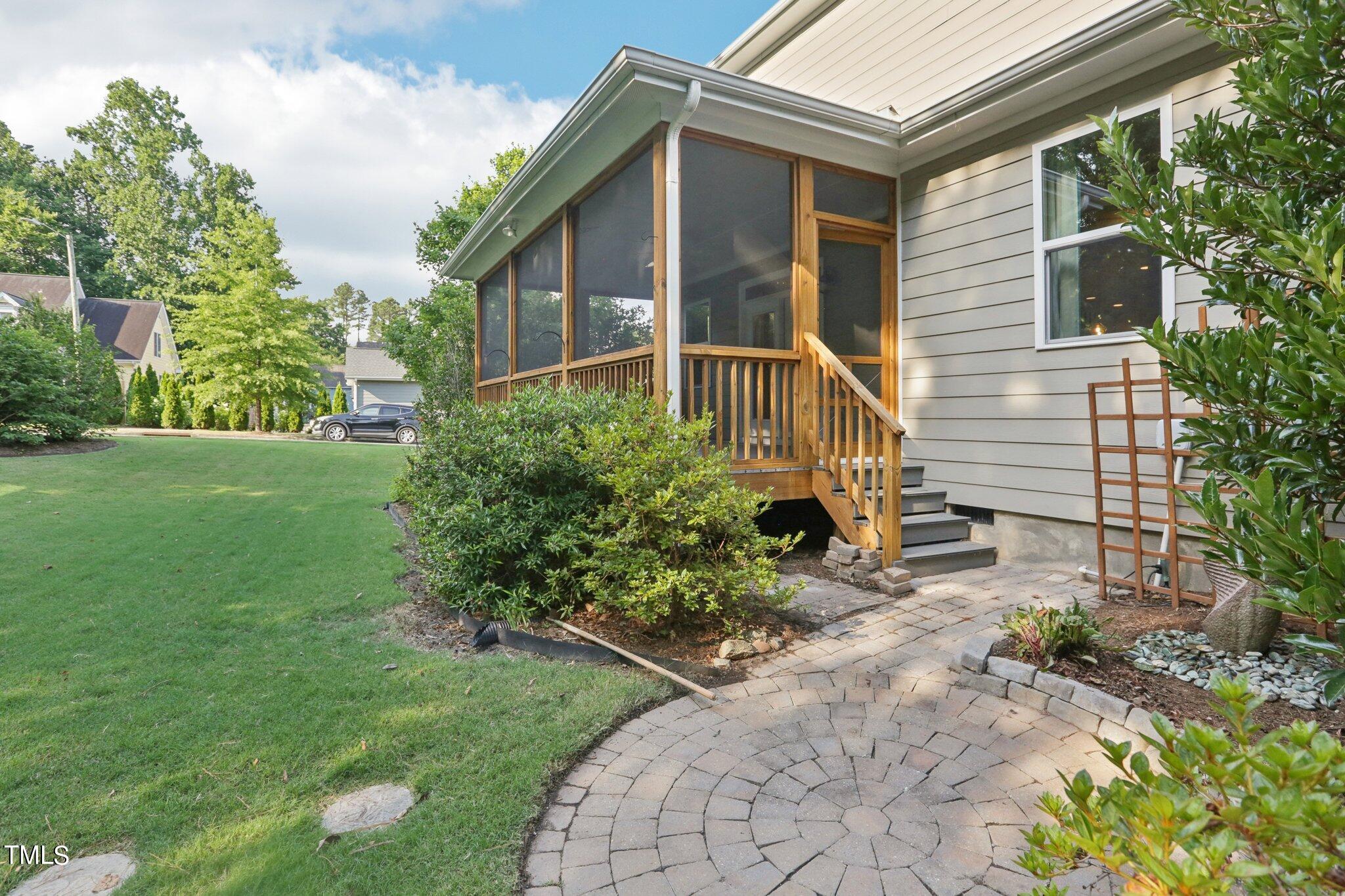 517 Plainview Avenue