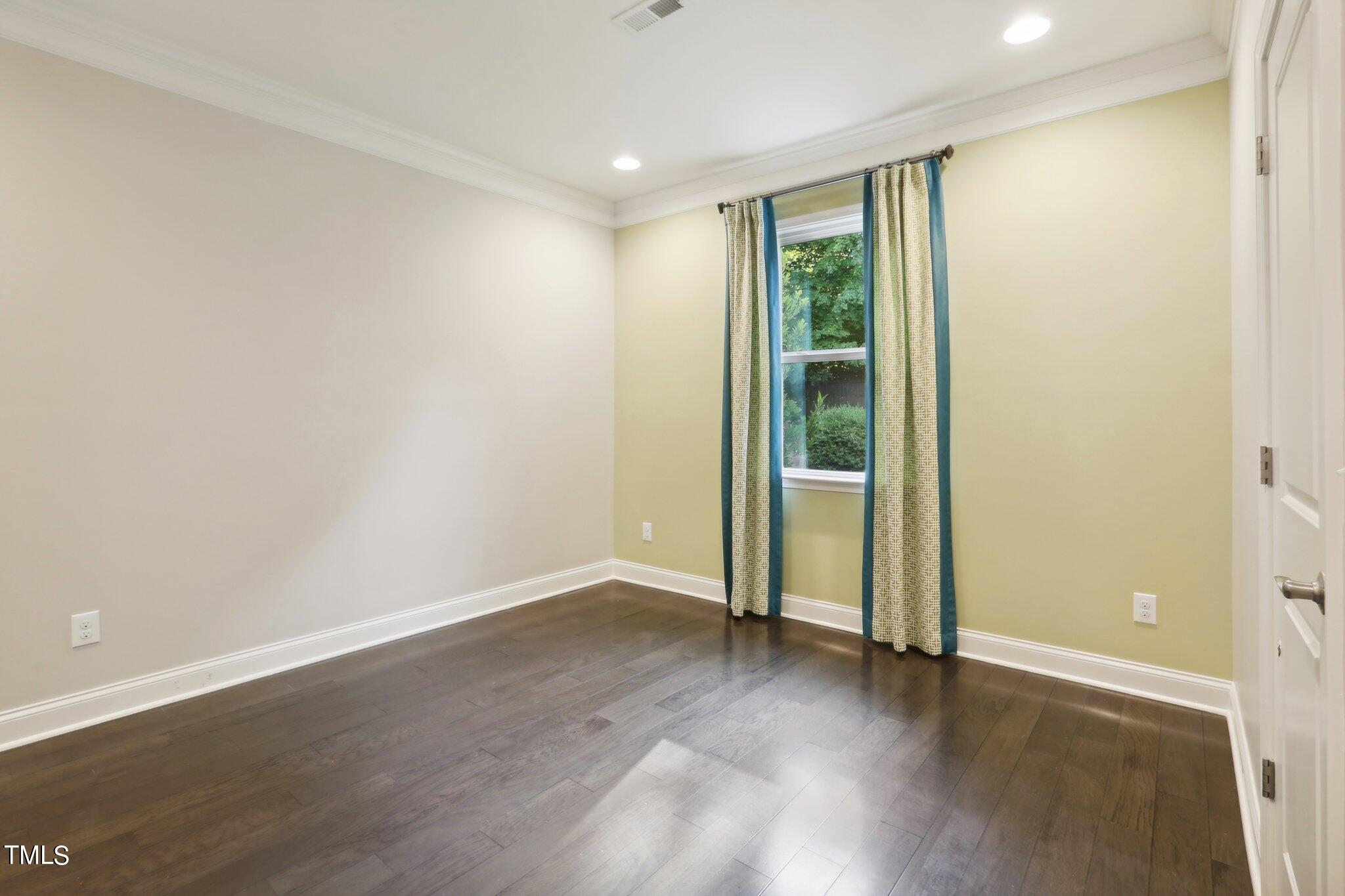 517 Plainview Avenue