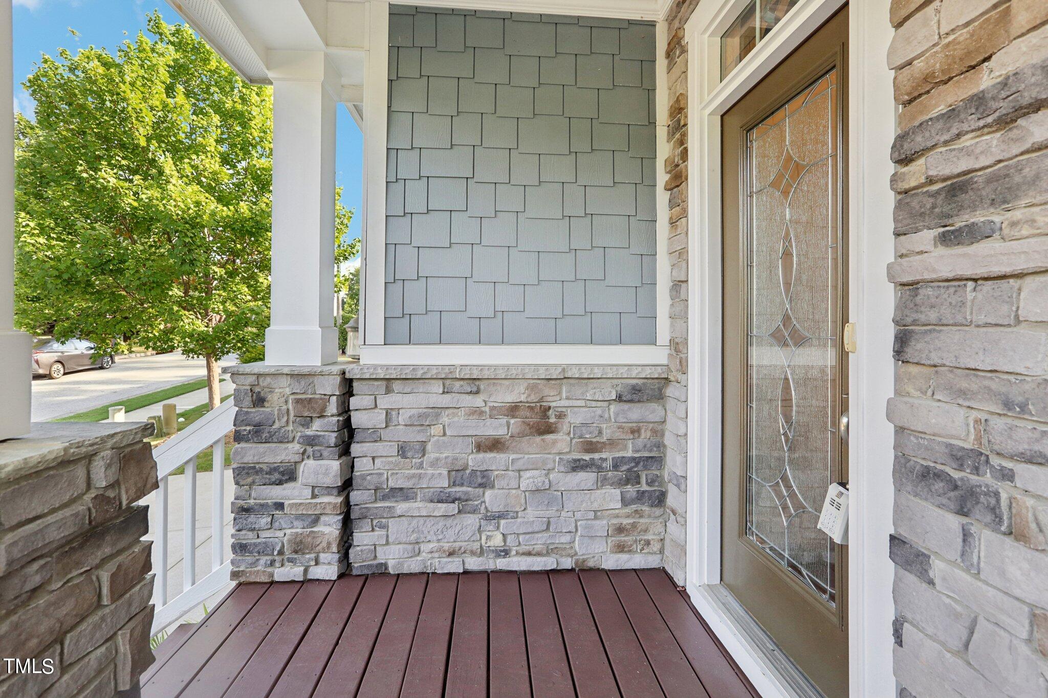 517 Plainview Avenue