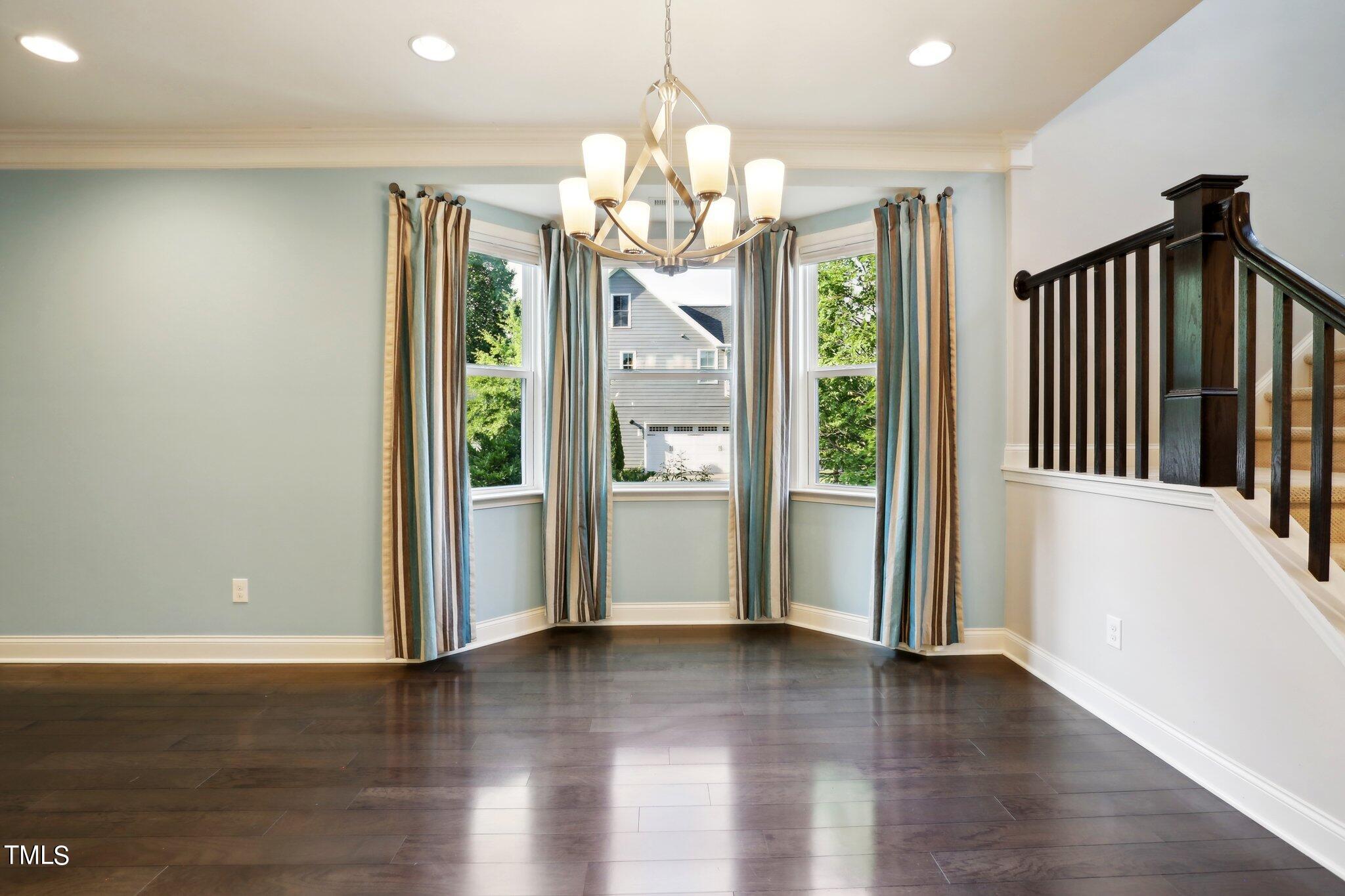 517 Plainview Avenue