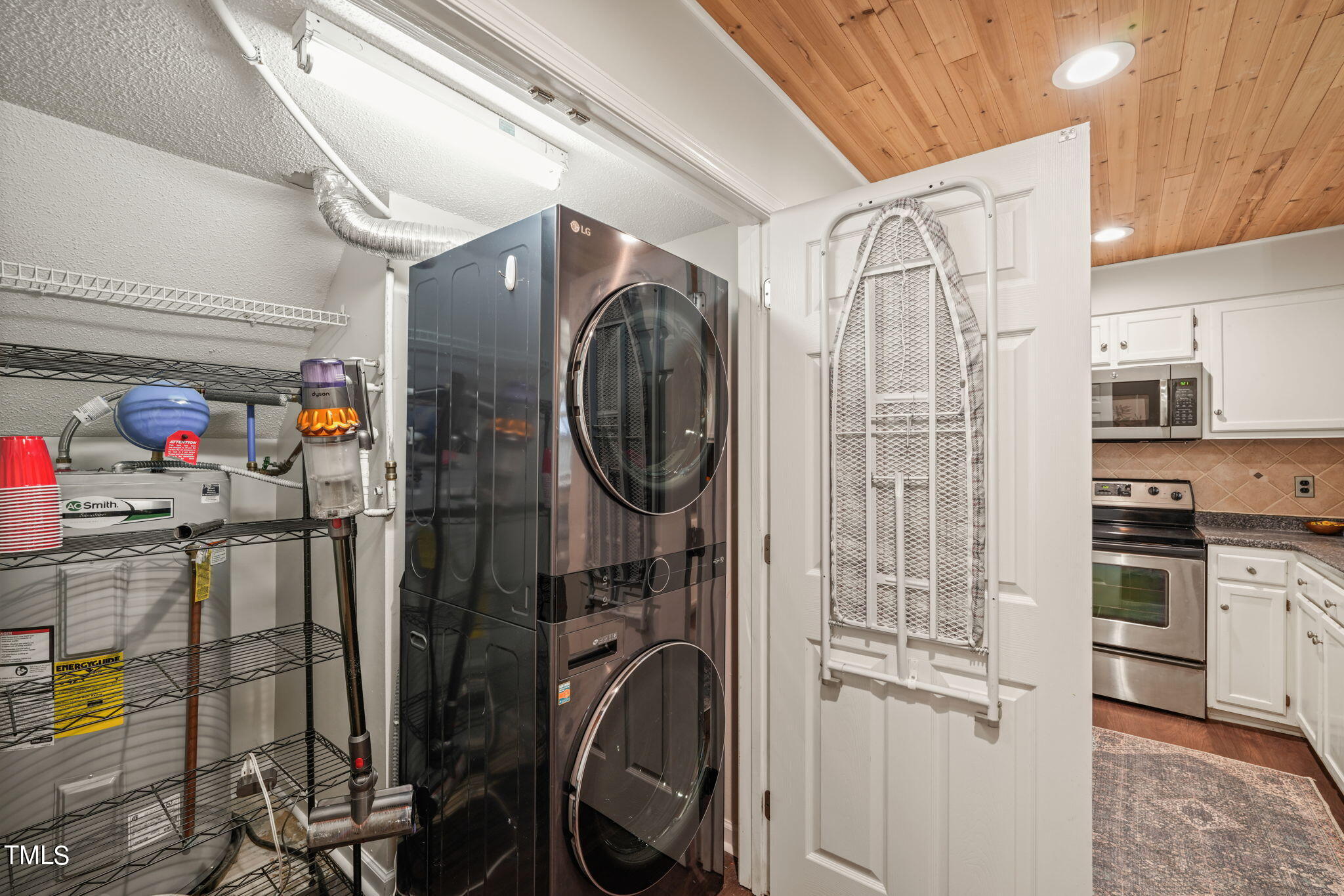 3211 Lassiter Street