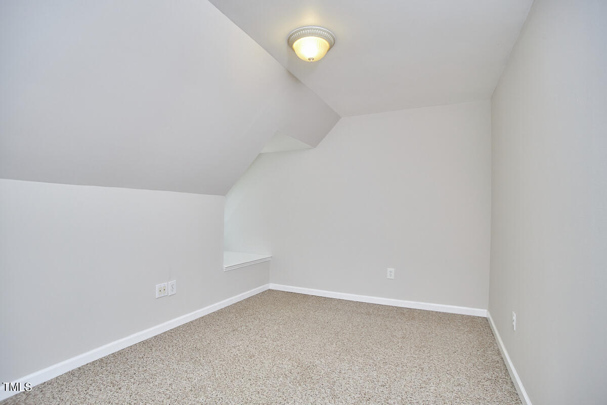 105 W Woodridge Drive