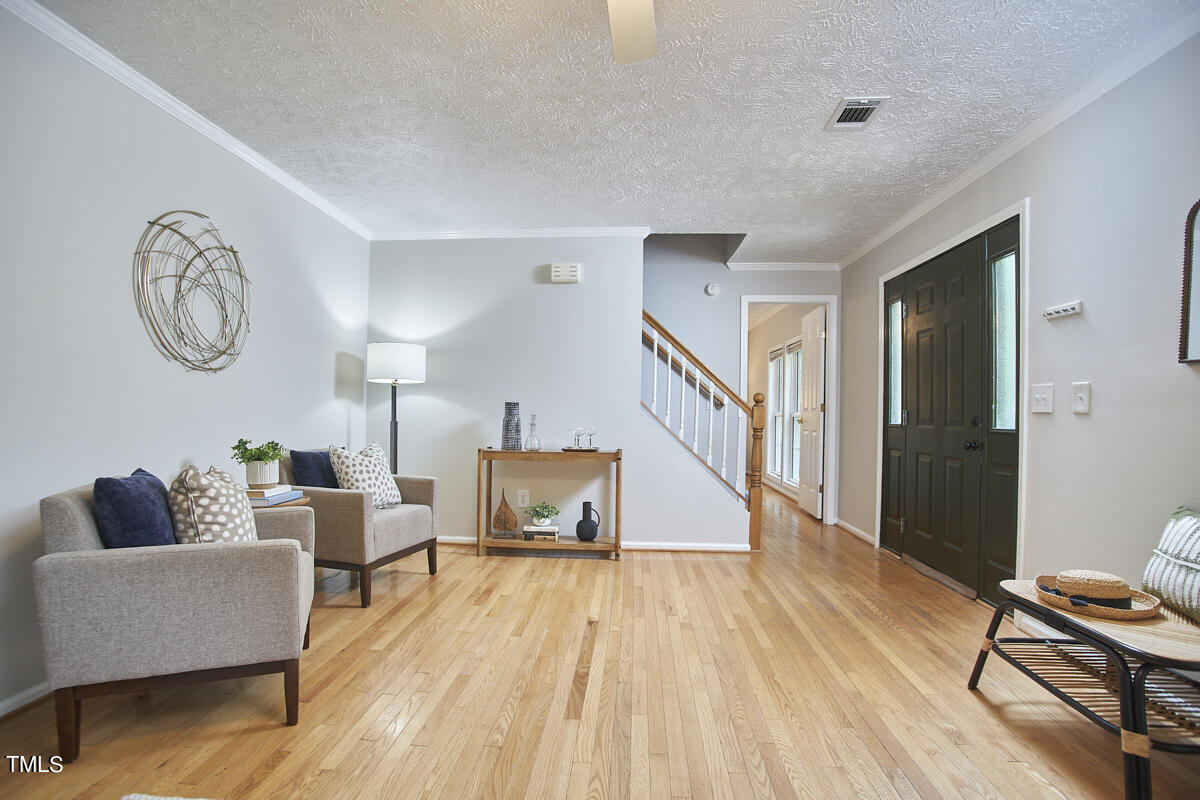 105 W Woodridge Drive