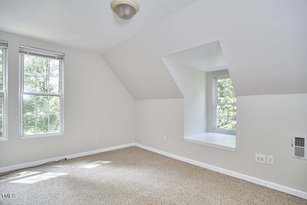 105 W Woodridge Drive