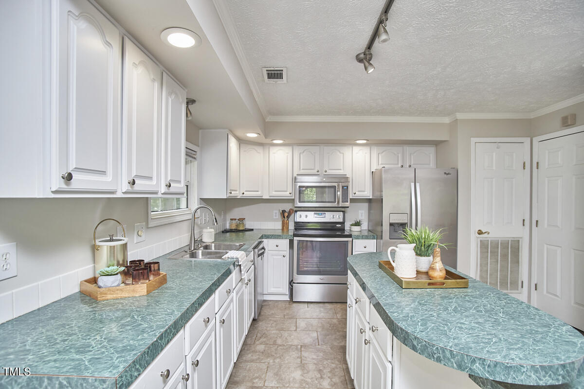 105 W Woodridge Drive