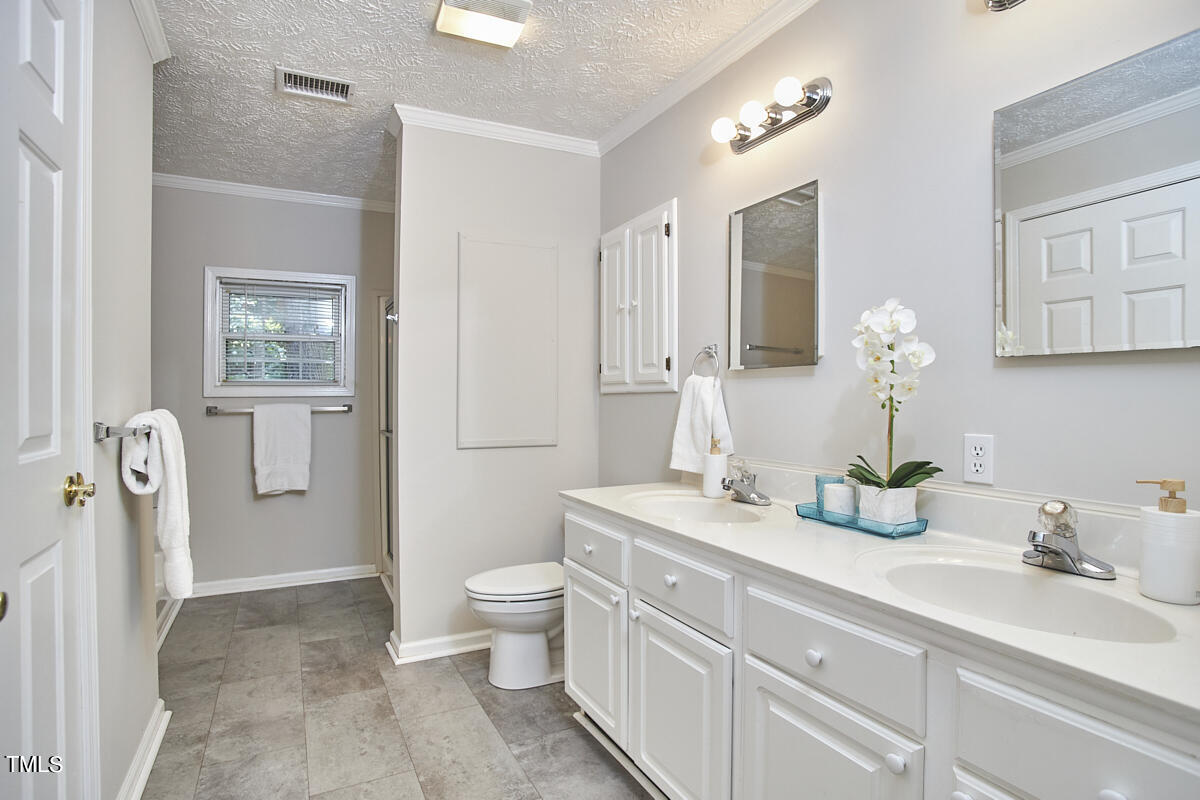 105 W Woodridge Drive