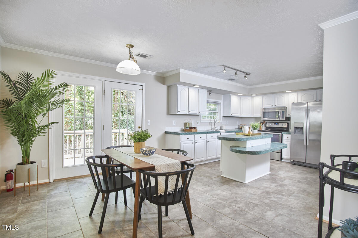 105 W Woodridge Drive