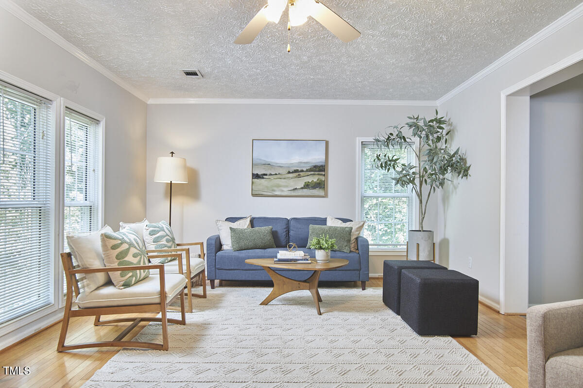 105 W Woodridge Drive