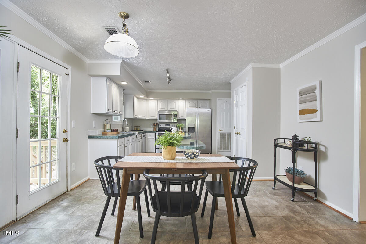 105 W Woodridge Drive