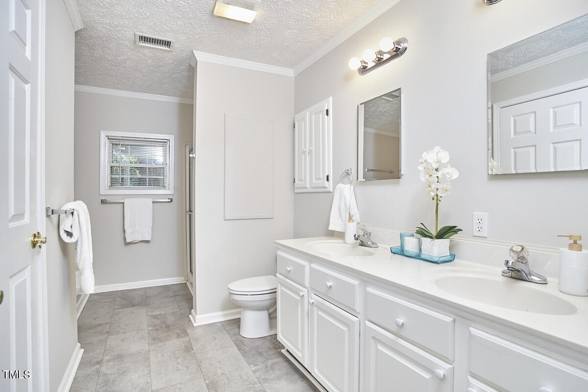 105 W Woodridge Drive