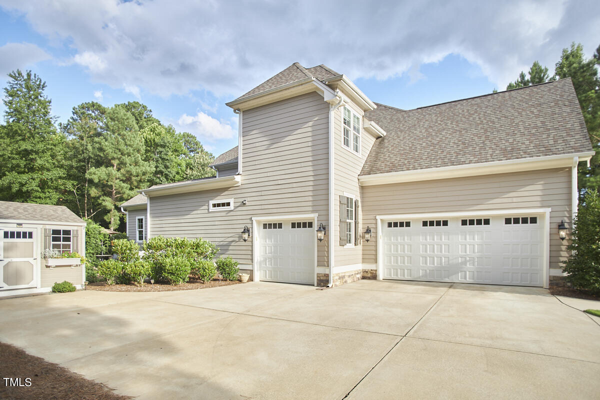 179 Lakes Edge Lane