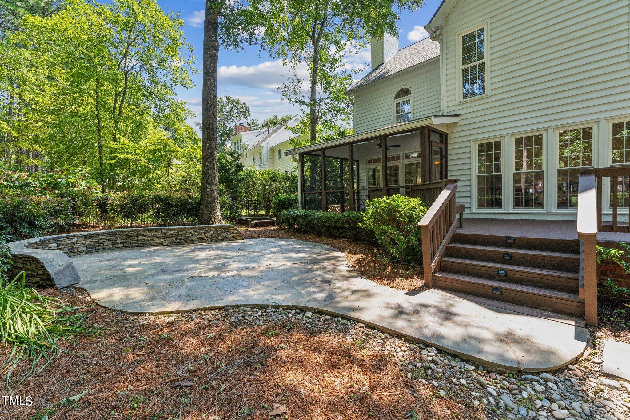 105 E Clarksville Court