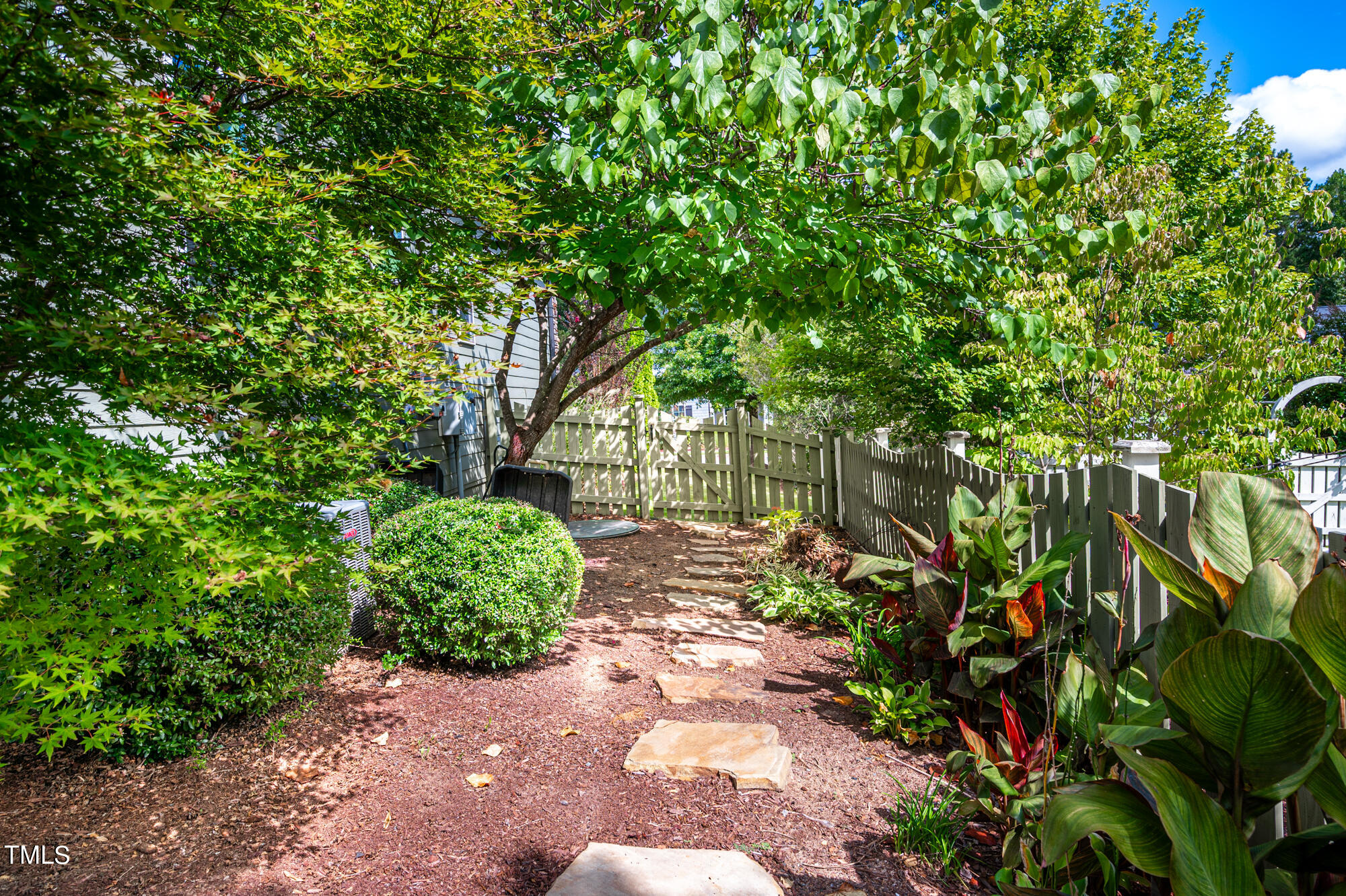 589 Bennett Mountain