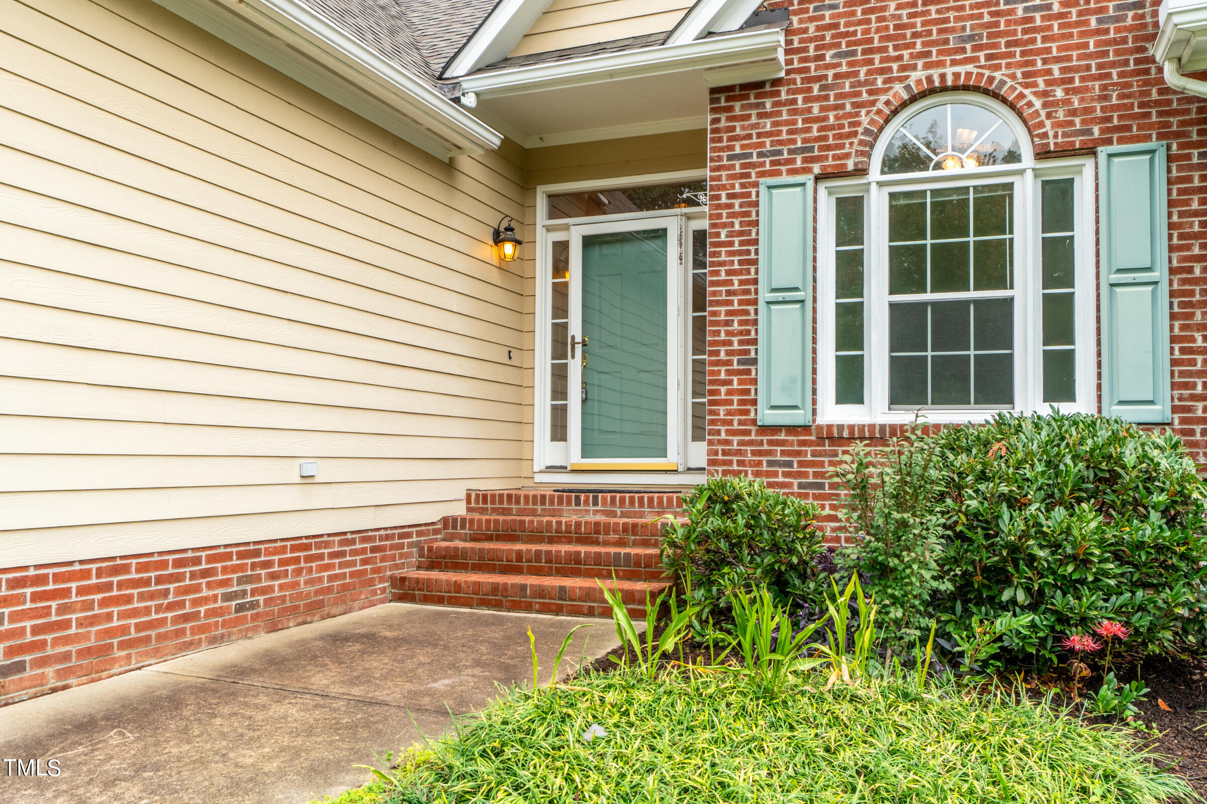 2 Summer Ridge Court