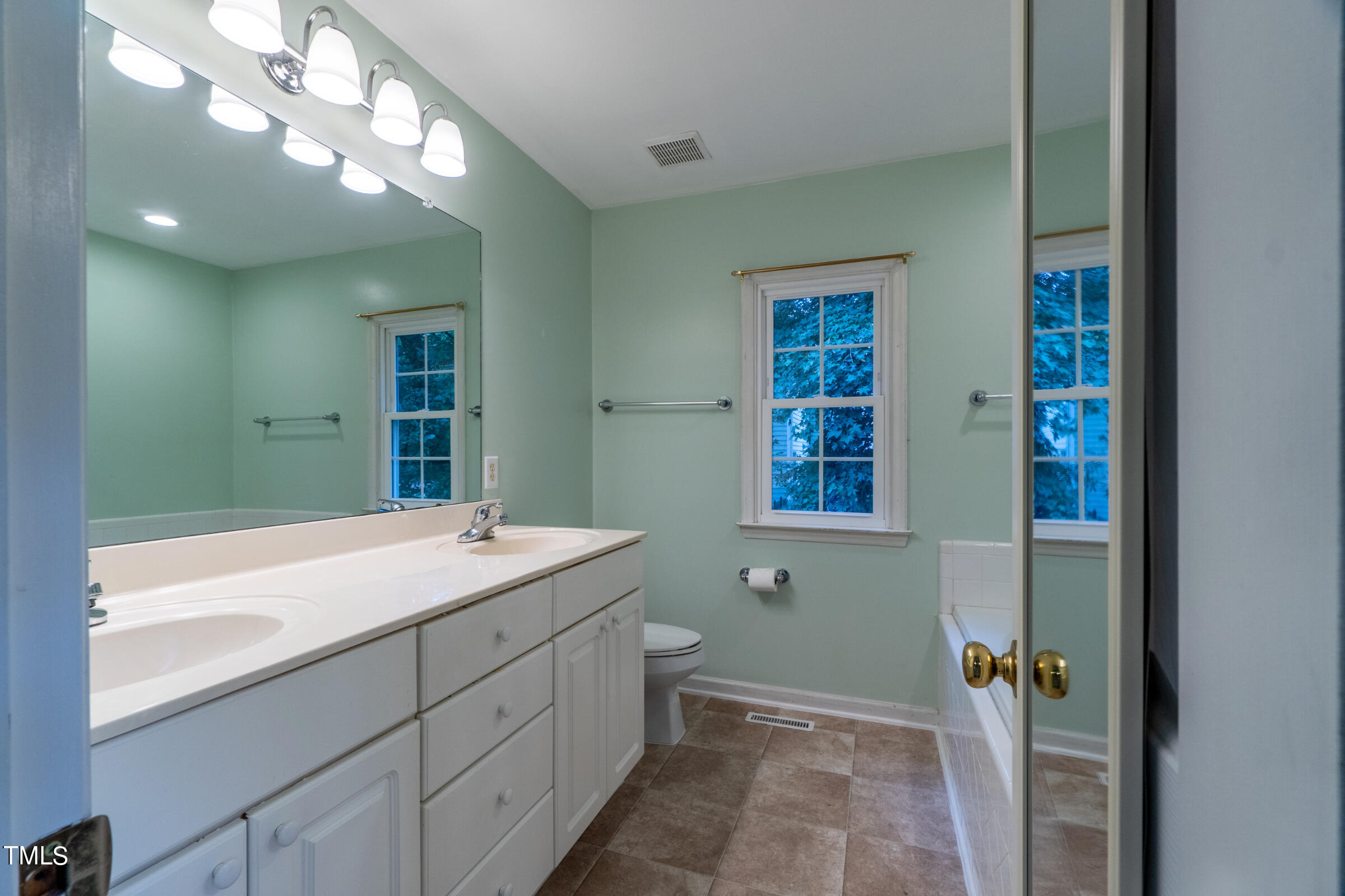 2 Summer Ridge Court