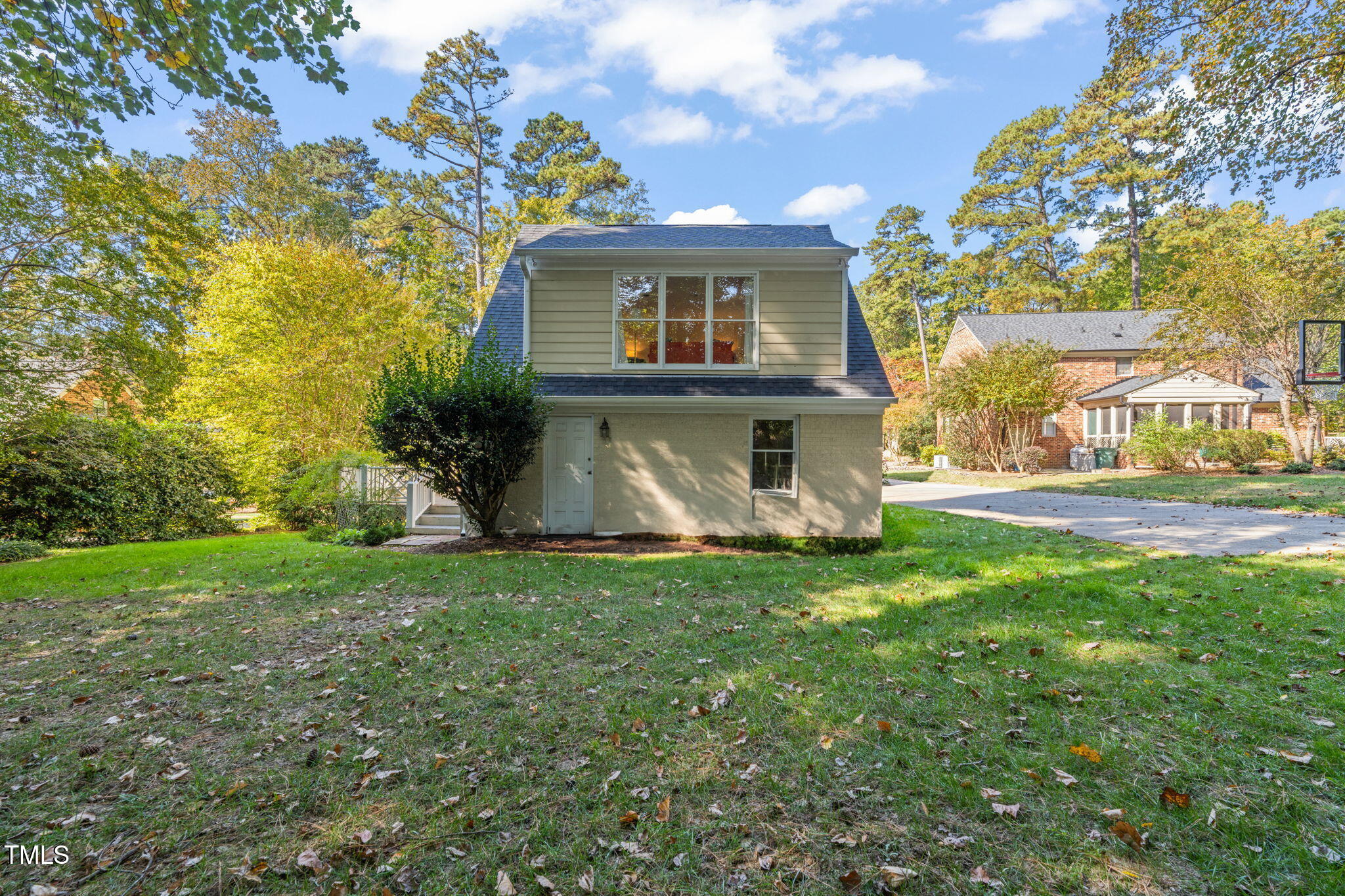 3915 Wentworth Drive