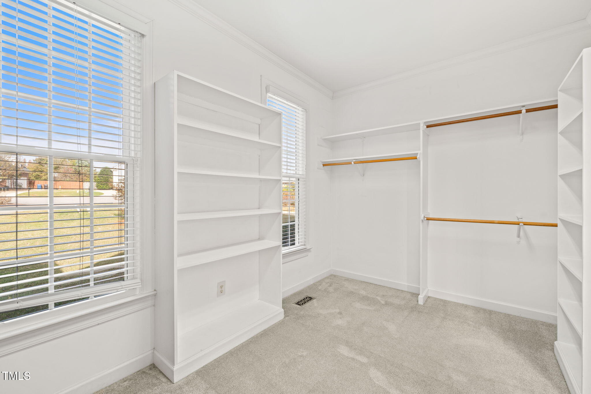 4905 Majestic Prince Court