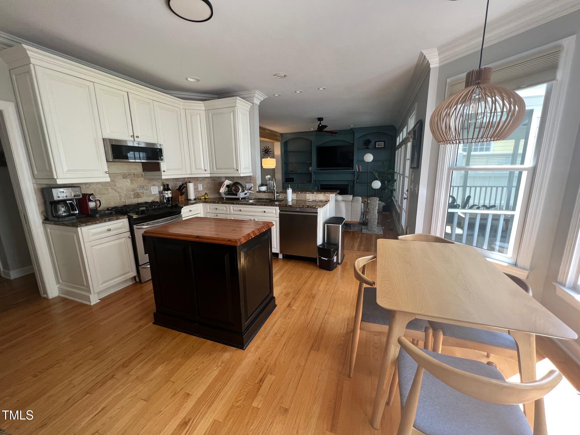 106 Parkside Circle