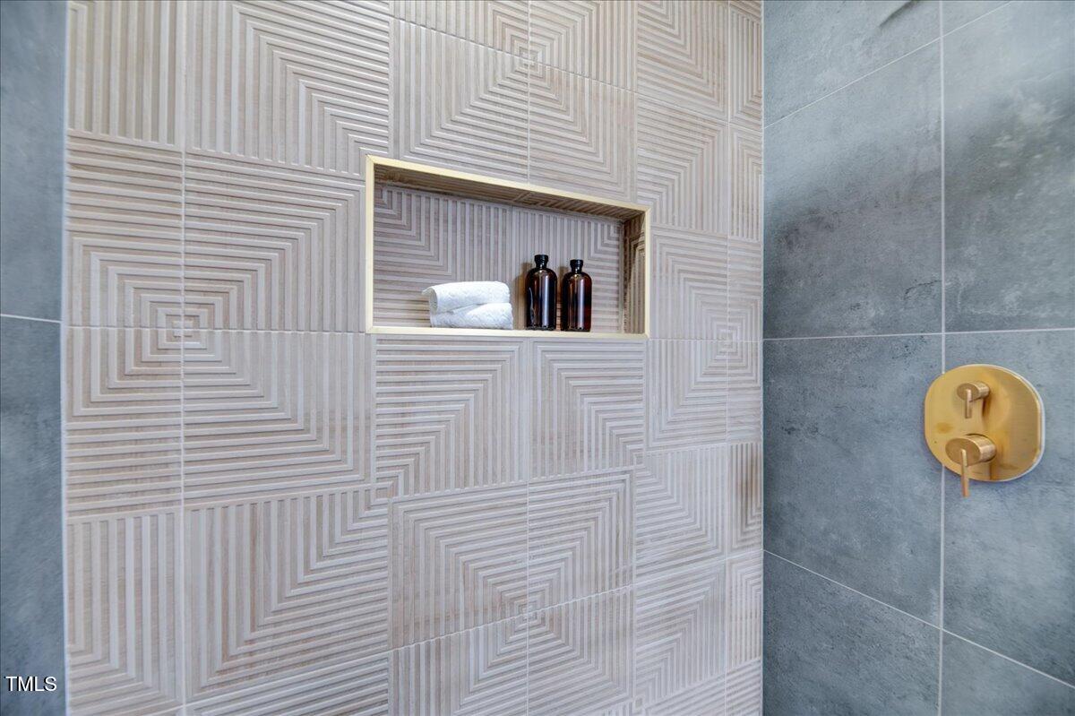 221 Huntington Drive