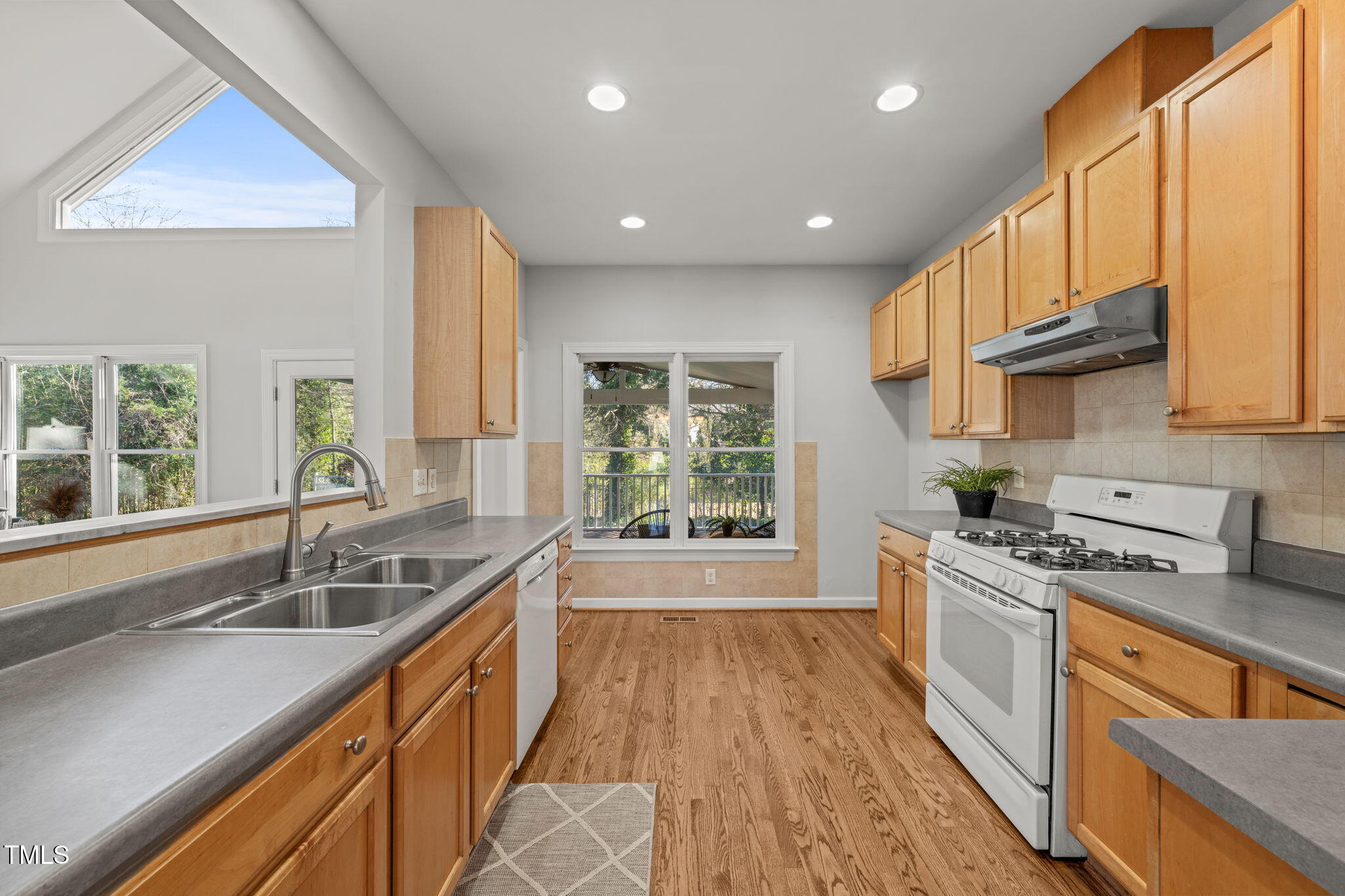 105 Candlelight Court