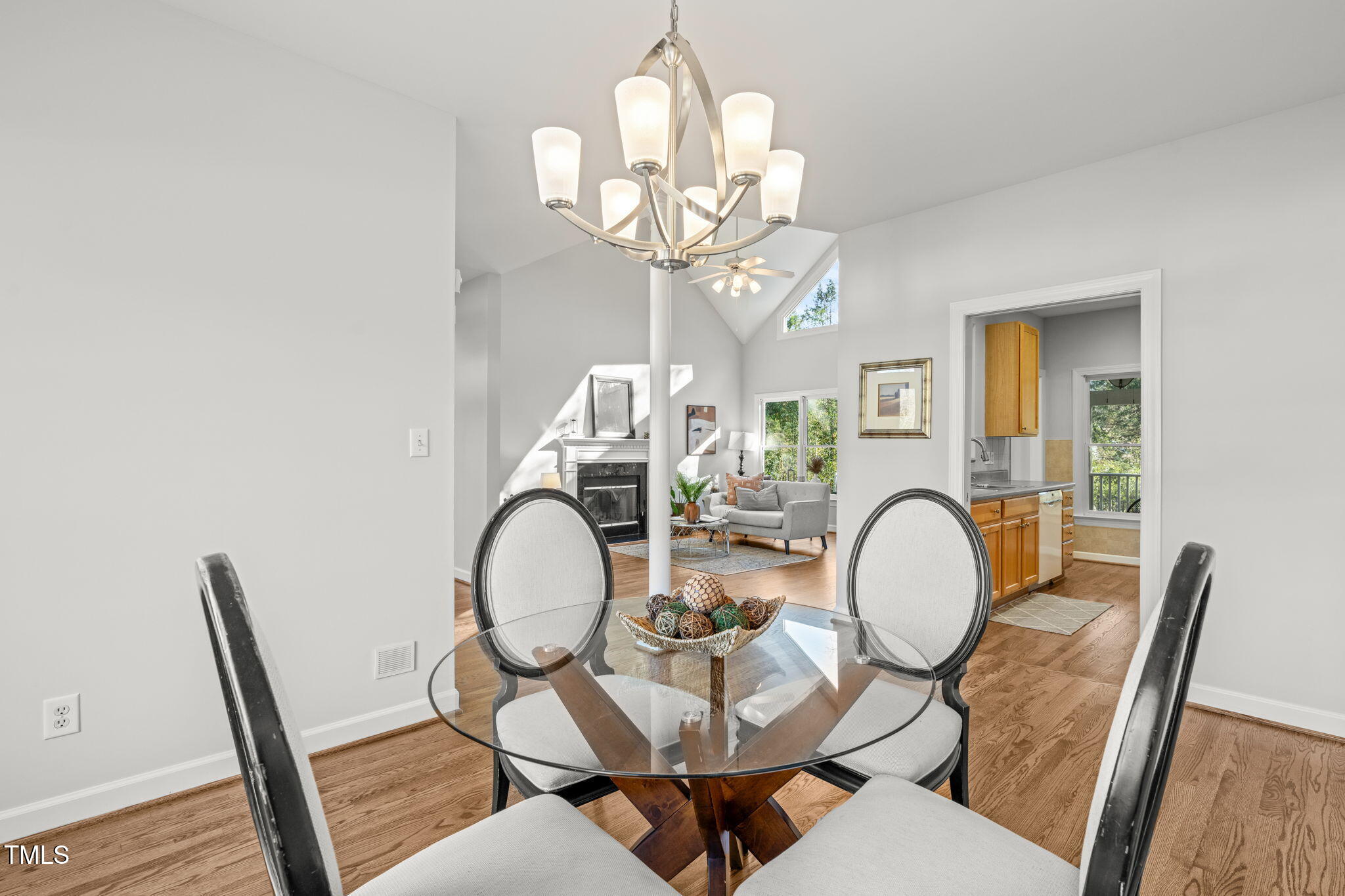 105 Candlelight Court