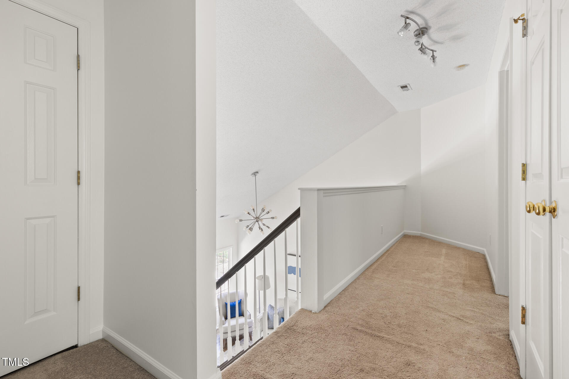 7 Creeks Edge Court
