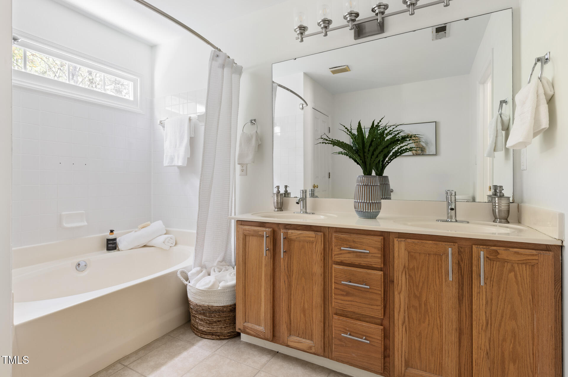 7 Creeks Edge Court